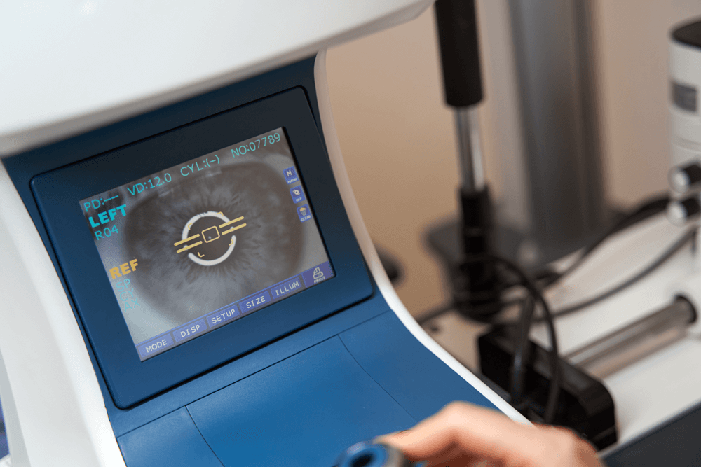 Autorefractor machine with scan of retina during retinal diagnostic testing in Baton Rouge
