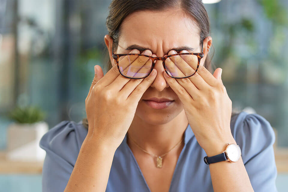 woman rubbing eyes with dry eyes retina problems