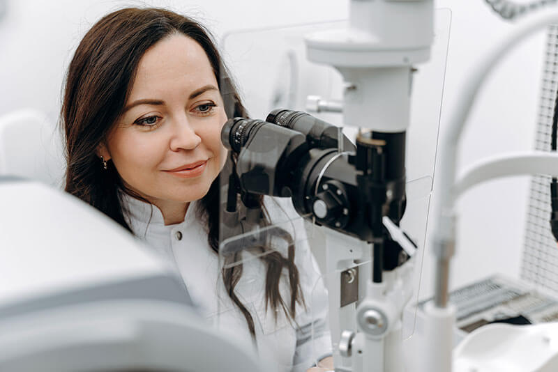 eye doctor examines eye for geographic atrophy treatment covington